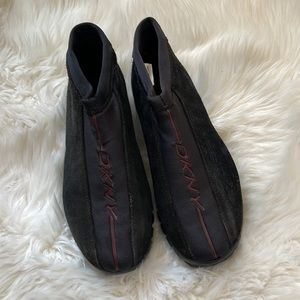 NWOT DKNY Suede leather sneaker, slip on size 10